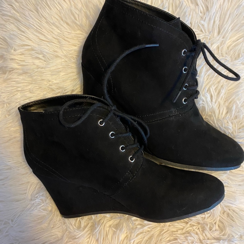 Super cute low heeled boots!